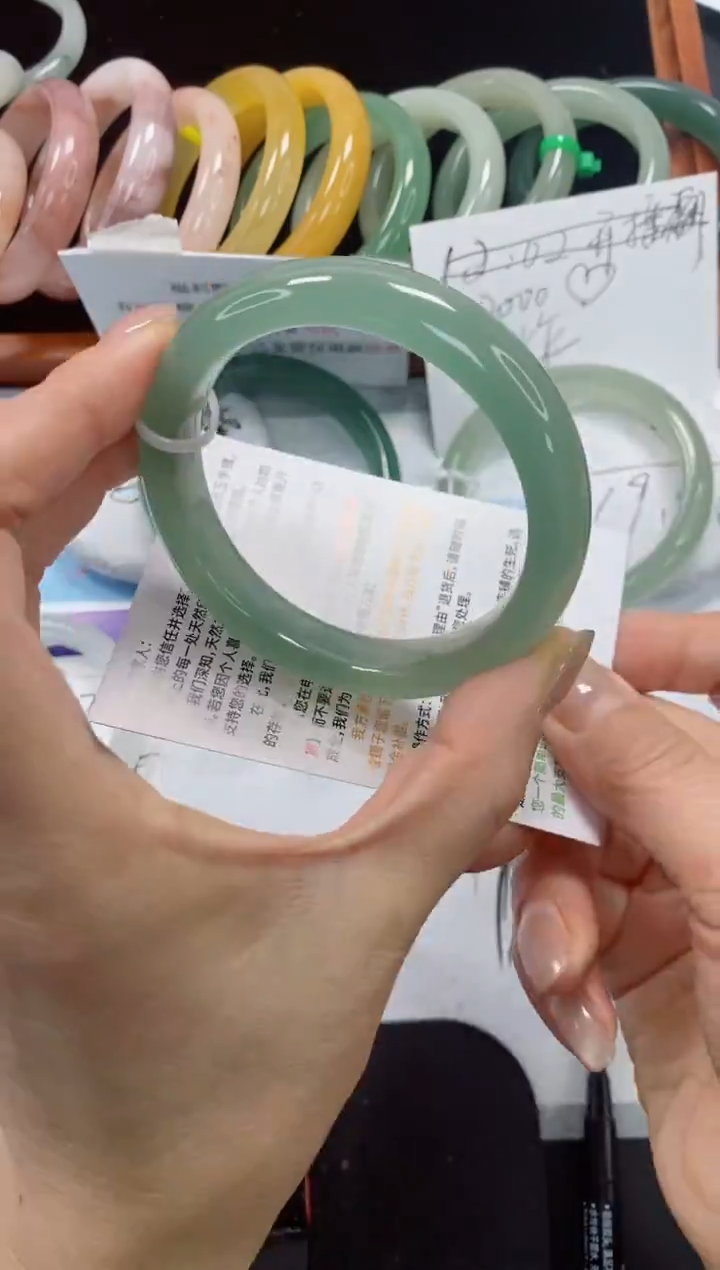 未镶嵌手镯石英质玉42-60.3