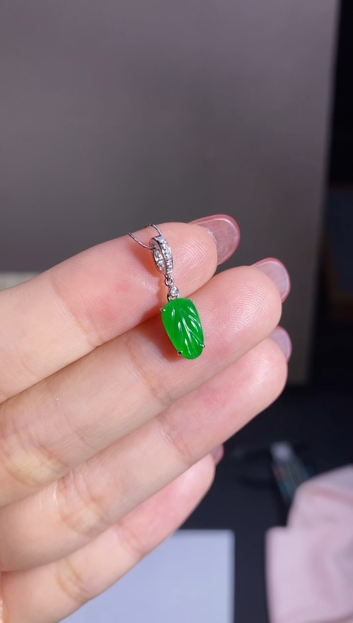 【闪购商品】翡翠颈饰18K金镶嵌吊坠