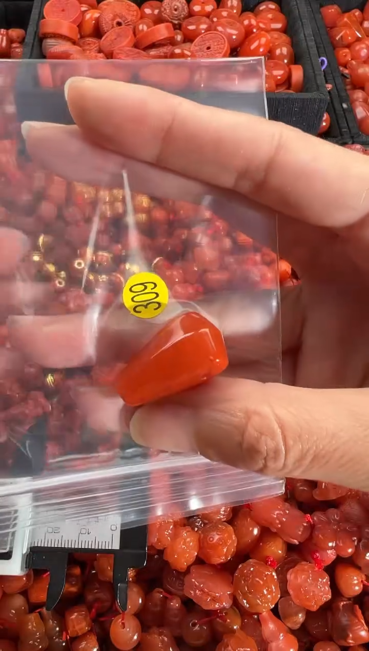 【闪购商品】南红玛瑙颈饰未镶嵌1