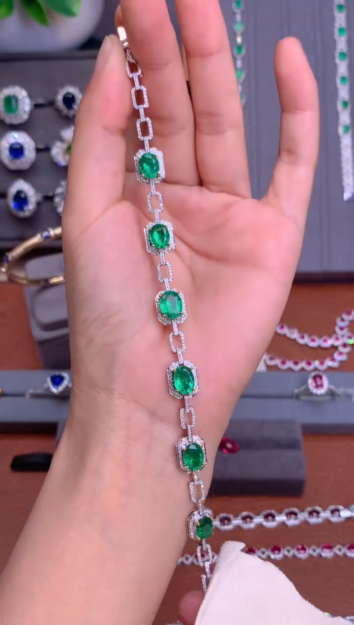 【闪购商品】祖母绿手链18K金镶嵌5.92CT