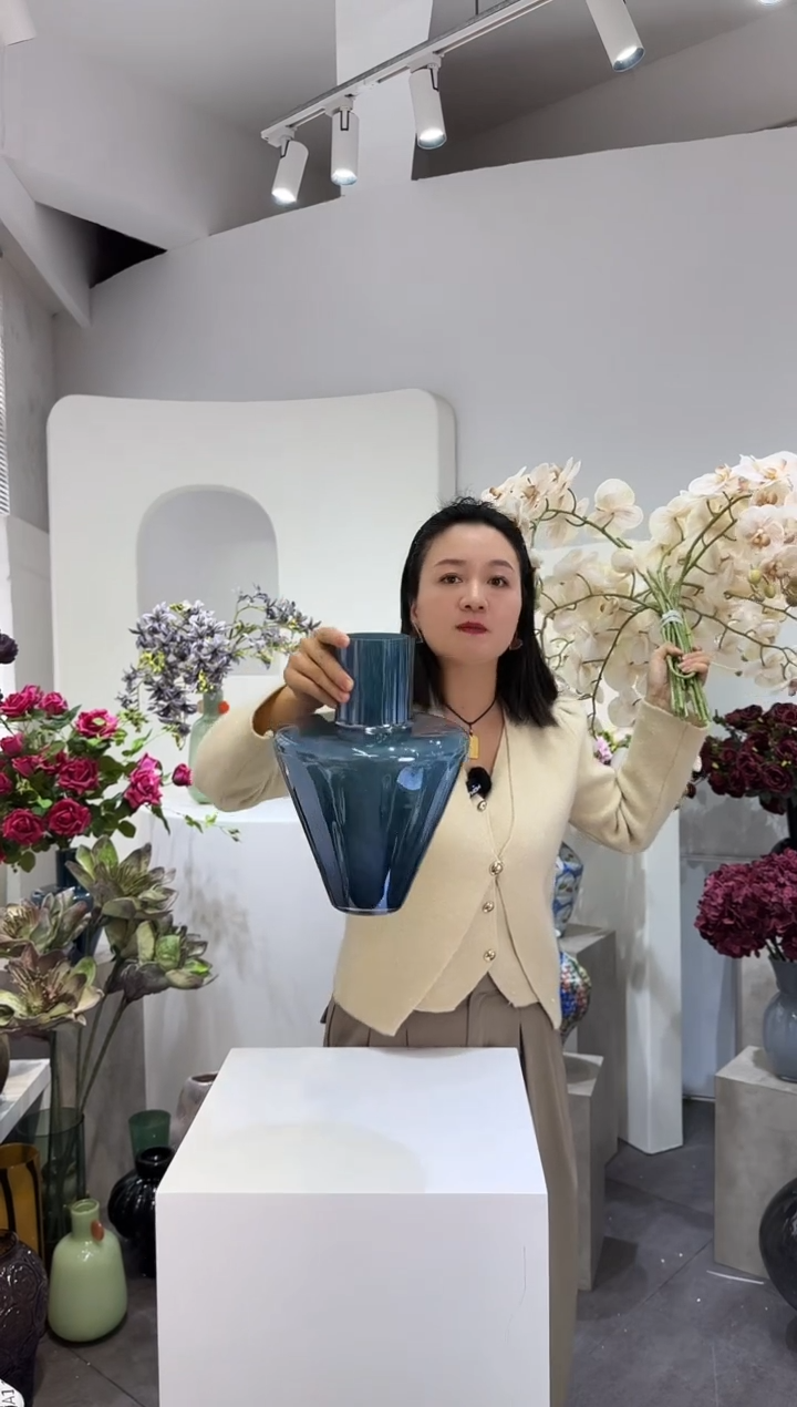 【闪购商品】藤蓝色花瓶