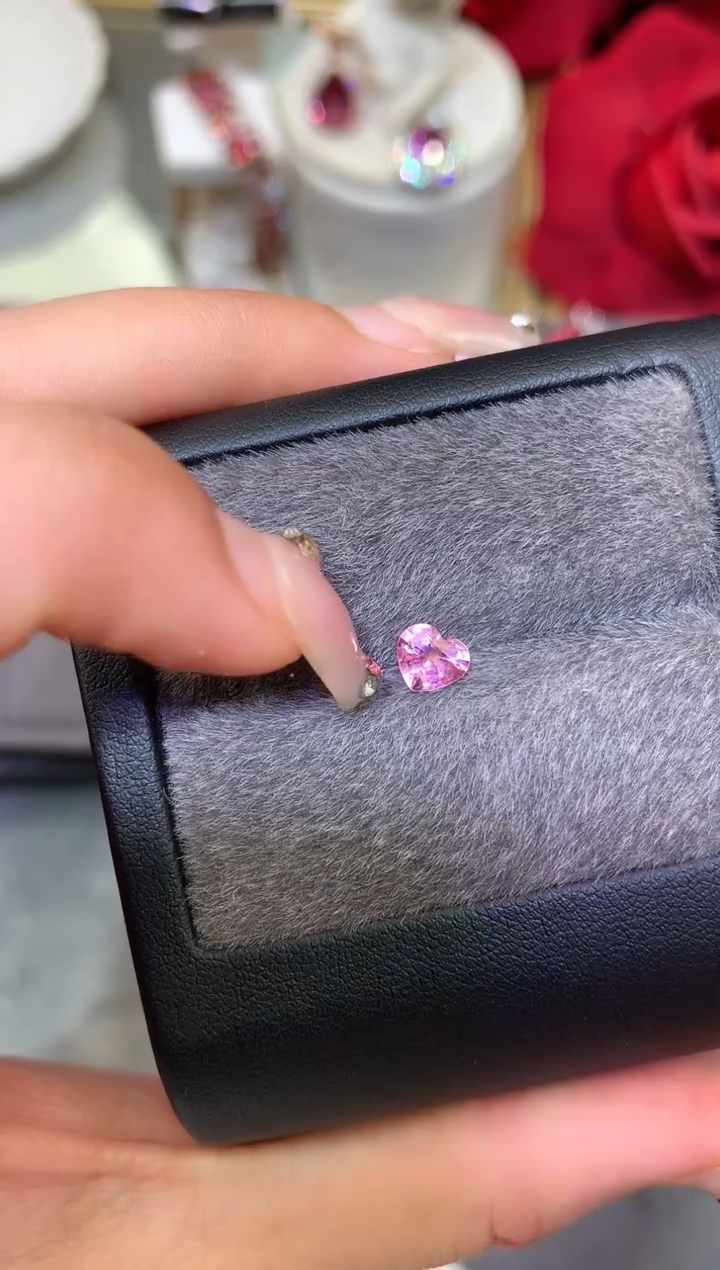 未镶嵌裸石定制尖晶石心形 粉色调 0.65ct