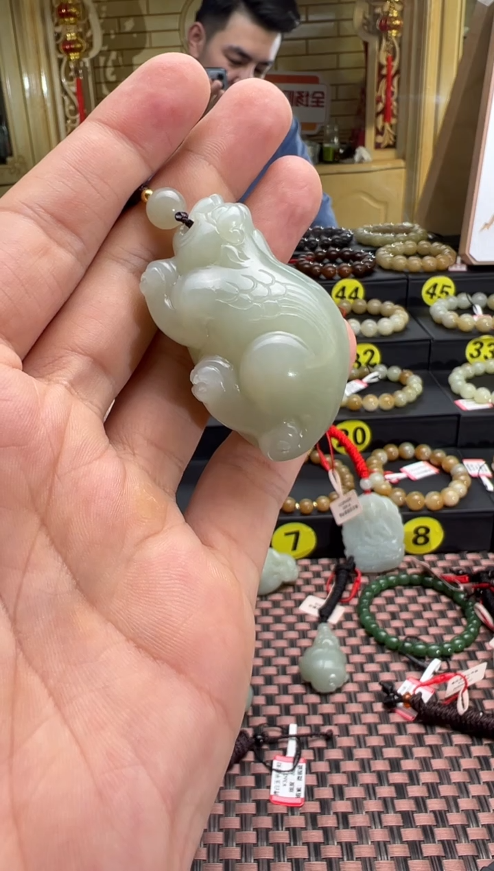 和田玉未镶嵌吊坠(赠链)且末料青白玉貔貅吊坠55g