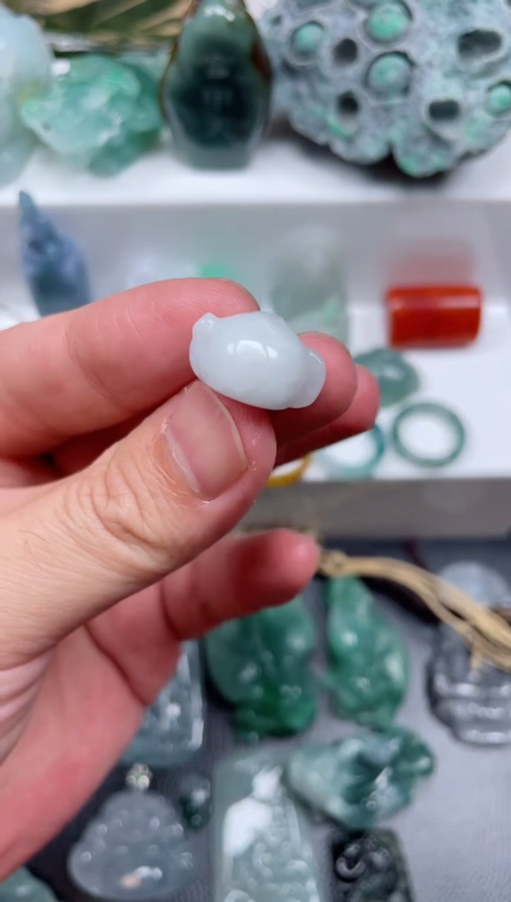 【闪购商品】翡翠颈饰未镶嵌把把胡