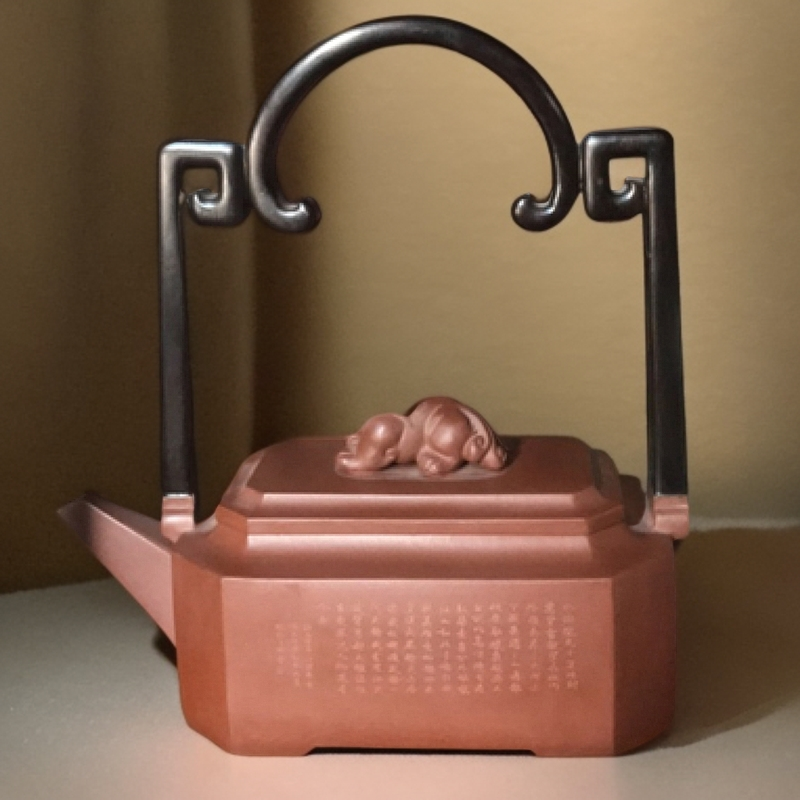 宜兴紫砂提梁壶600cc王敬愚制作郁成安陶刻