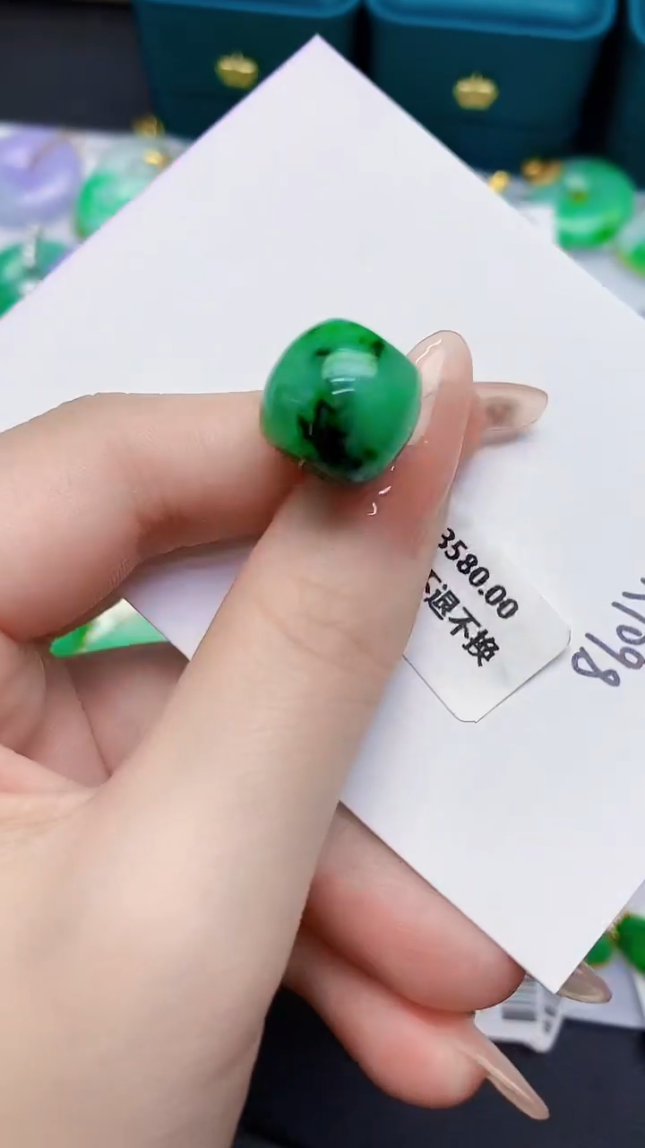 颈饰未镶嵌翡翠缅甸天然翡翠A货