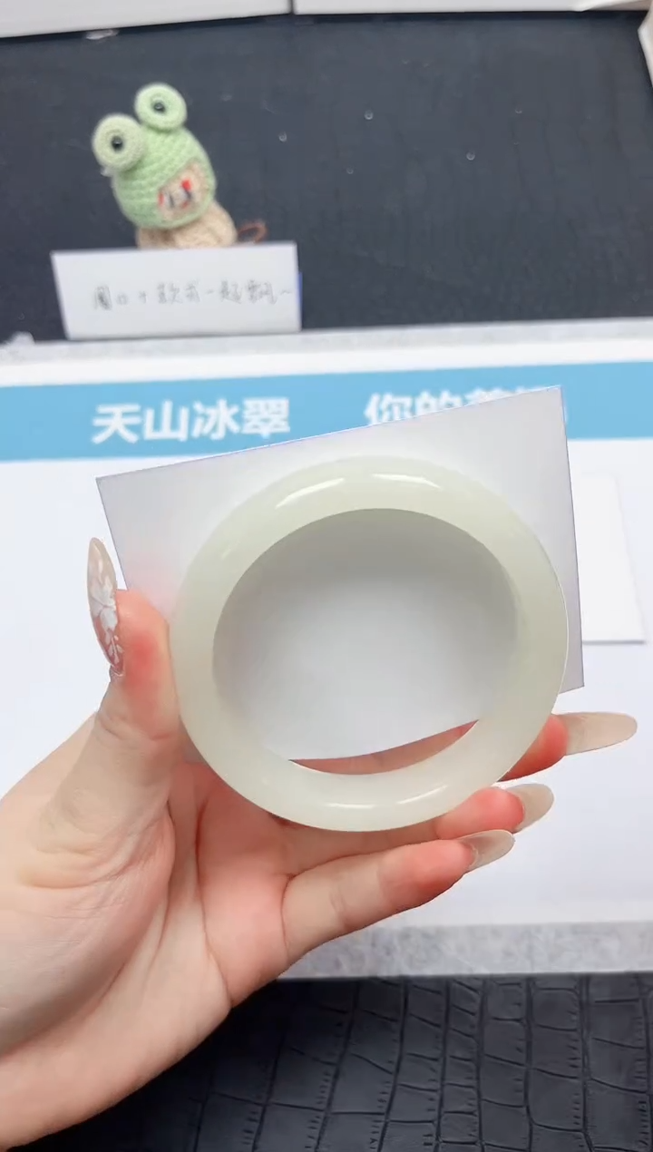 【闪购商品】石英质玉手镯未镶嵌171-60.3