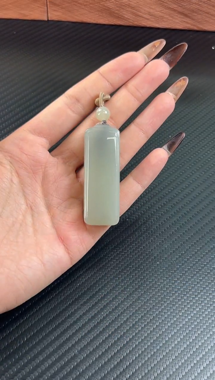 吊坠(赠链)未镶嵌和田玉且末近矿微色差