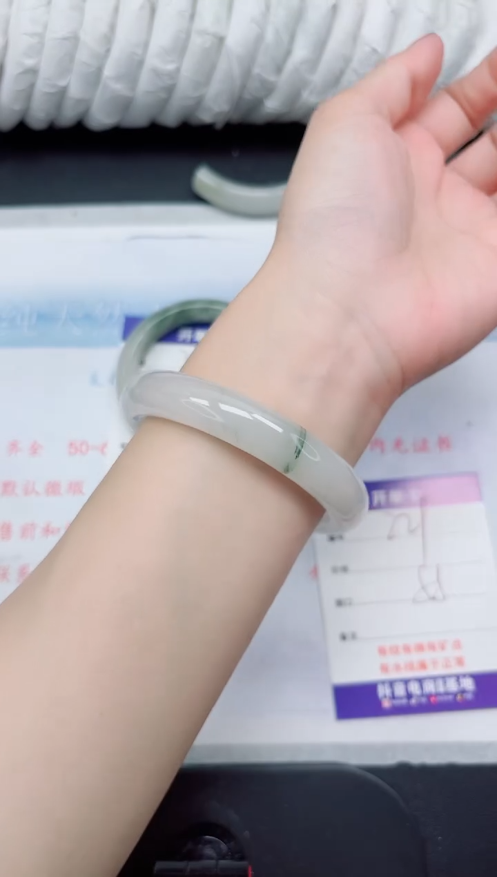 【闪购商品】石英质玉手镯未镶嵌229-58