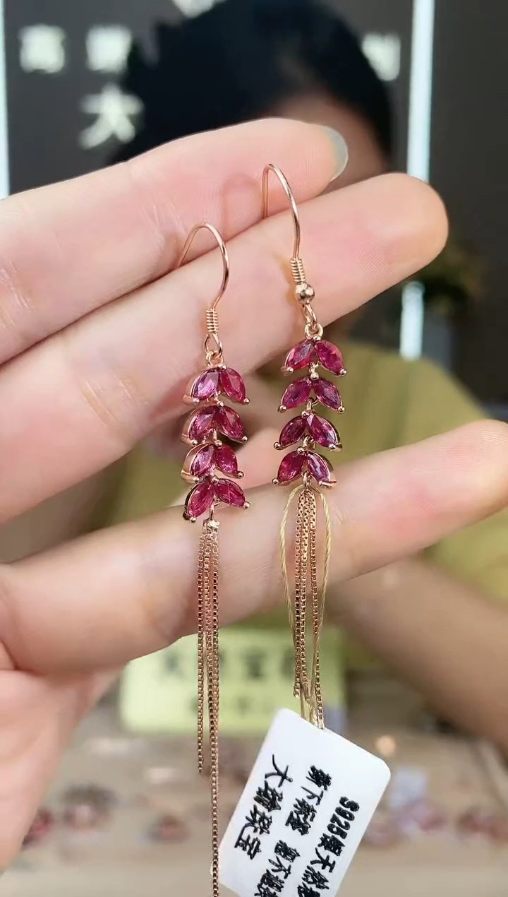 【闪购商品】红宝石耳饰银S925镶嵌耳饰