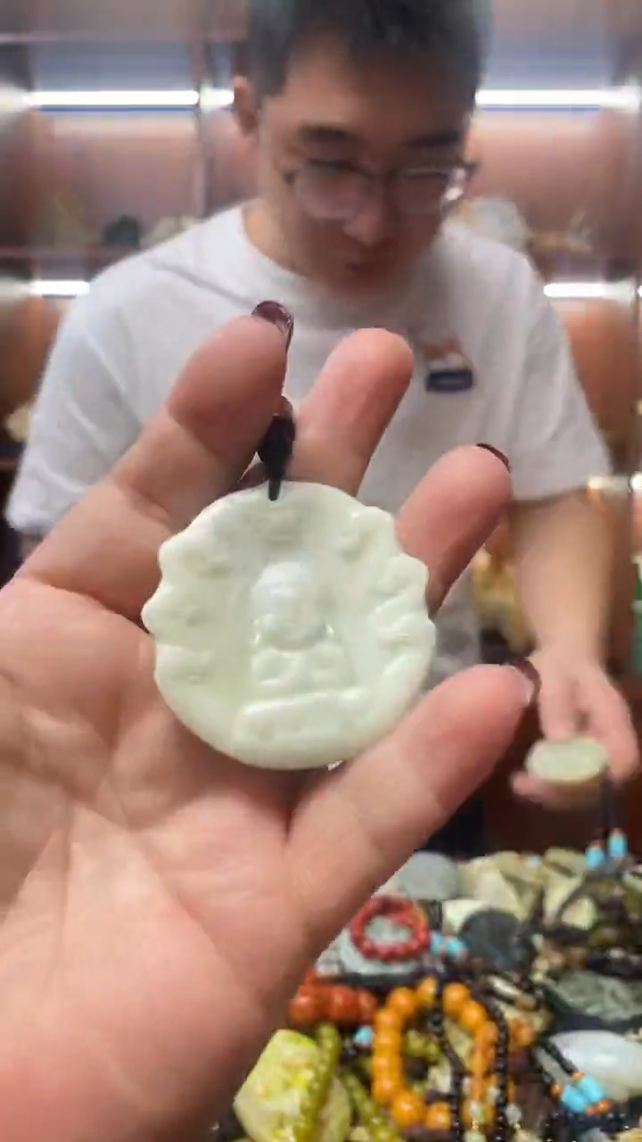 未镶嵌蛇纹石玉吊坠   