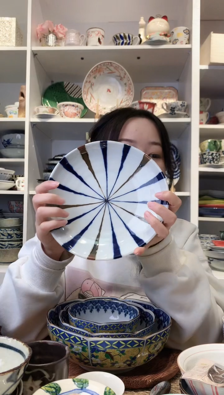 陶瓷三峰蓝十草三角大盘19cm