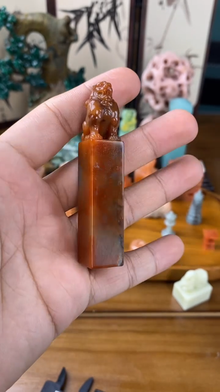 老挝石蜡烛红瑞兽章1.5*1.5*7.8