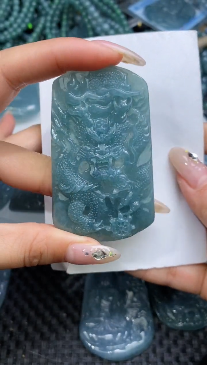 【闪购商品】翡翠颈饰未镶嵌          