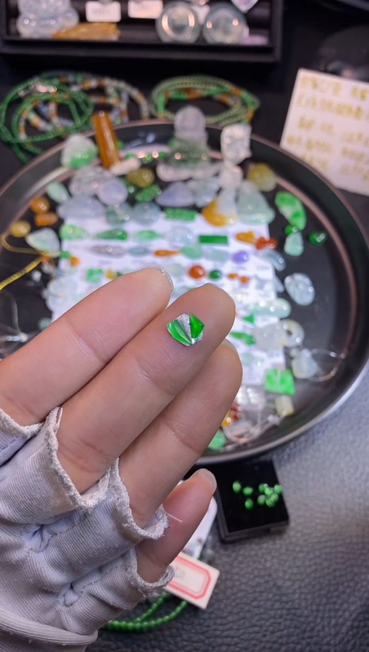 【闪购商品】翡翠挂件未镶嵌切割