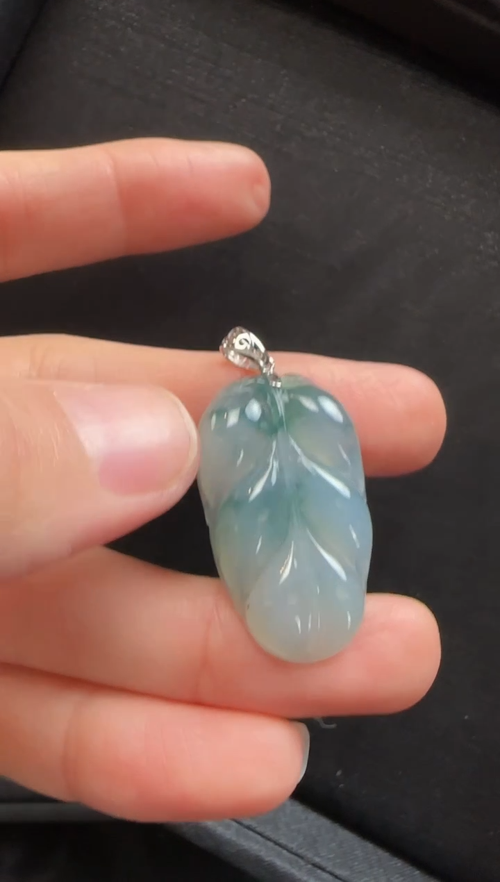 【闪购商品】翡翠颈饰18K金镶嵌615叶子一个