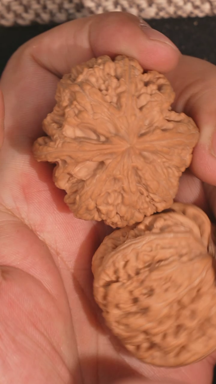 【闪购商品】文玩核桃把件粗筋44全品