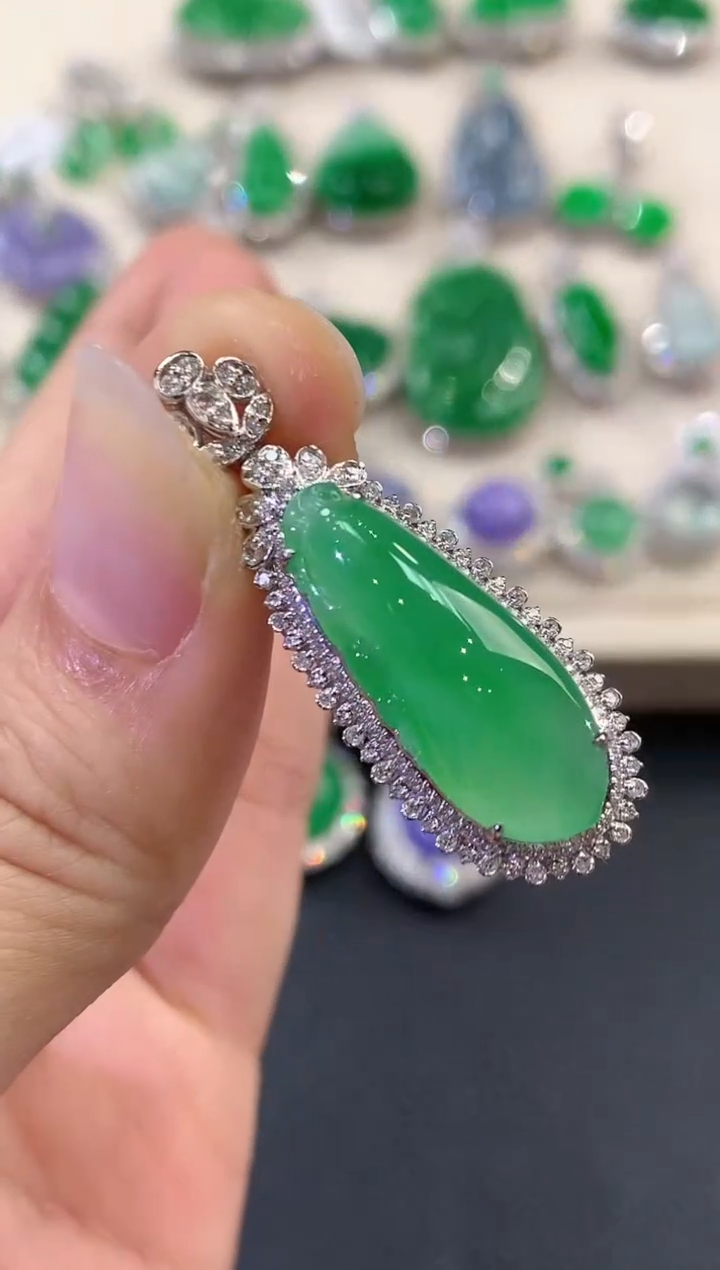 【闪购商品】翡翠吊坠(不含链)18K金镶嵌C35      