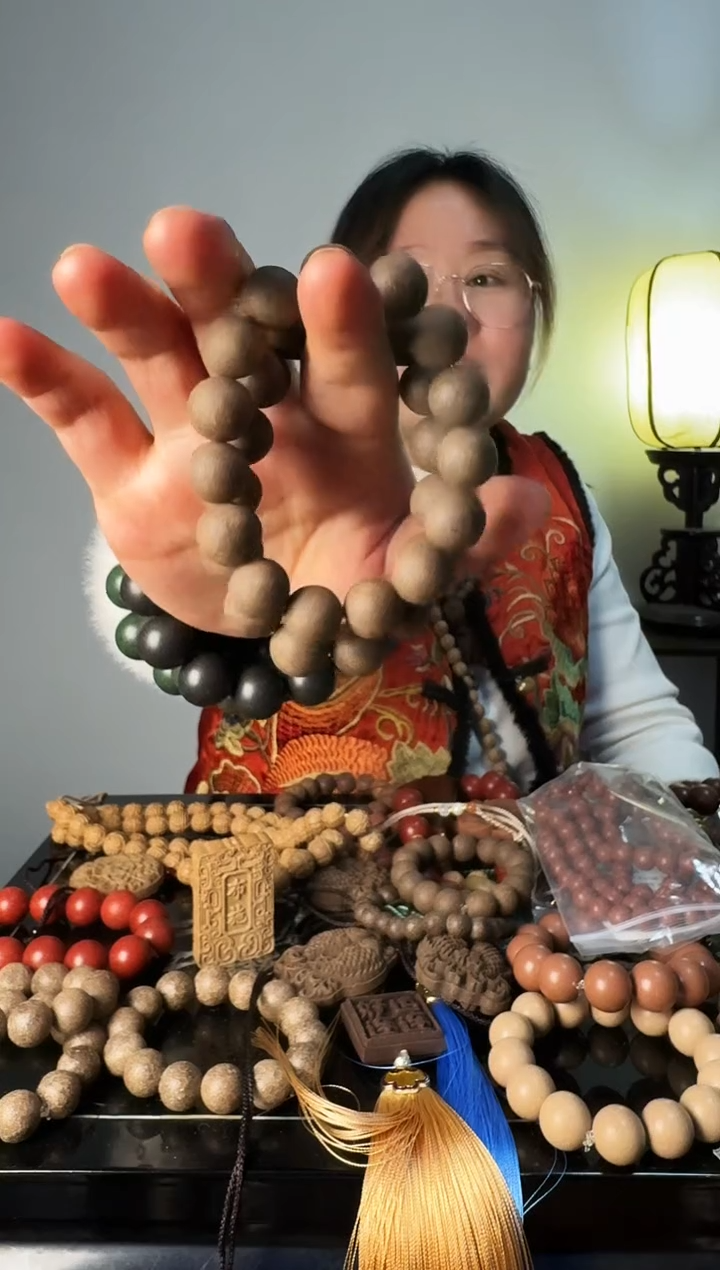 【闪购商品】丑龙涎香手串1.3-1.4cm光珠