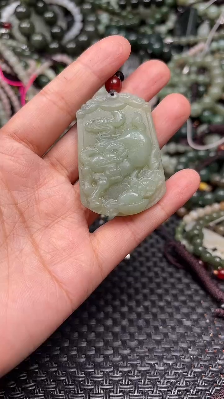颈饰未镶嵌和田玉1