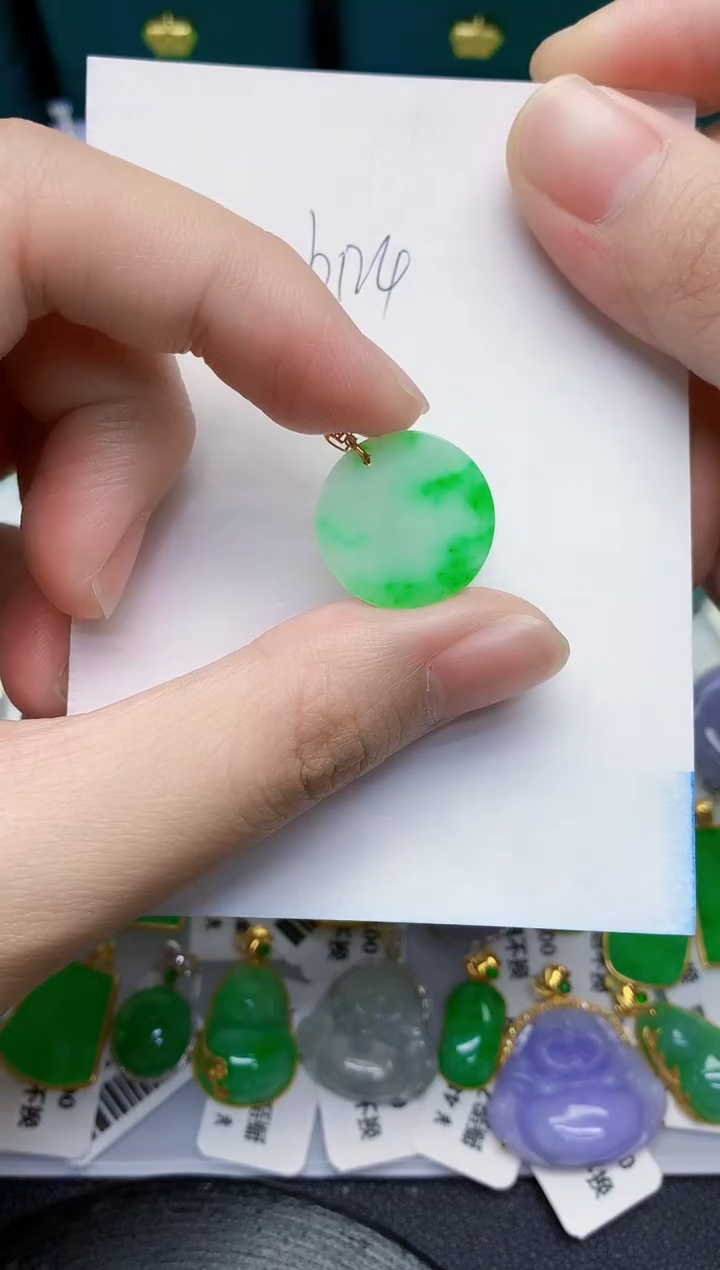 翡翠18K金镶嵌颈饰000000000