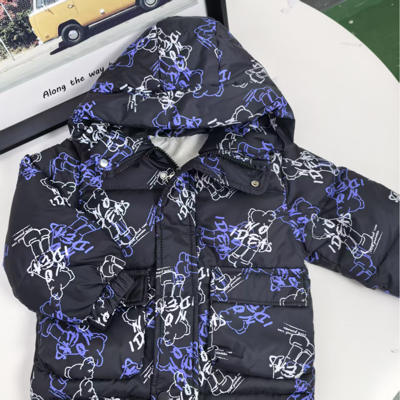 （550）儿童冬季花布短款连帽外套黑紫暴力熊绒服