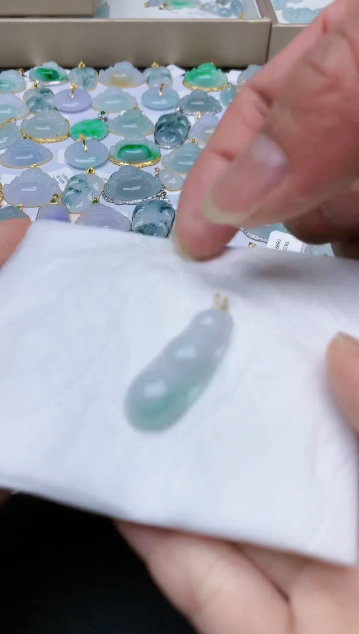 翡翠18K金镶嵌颈饰天然翡翠A货