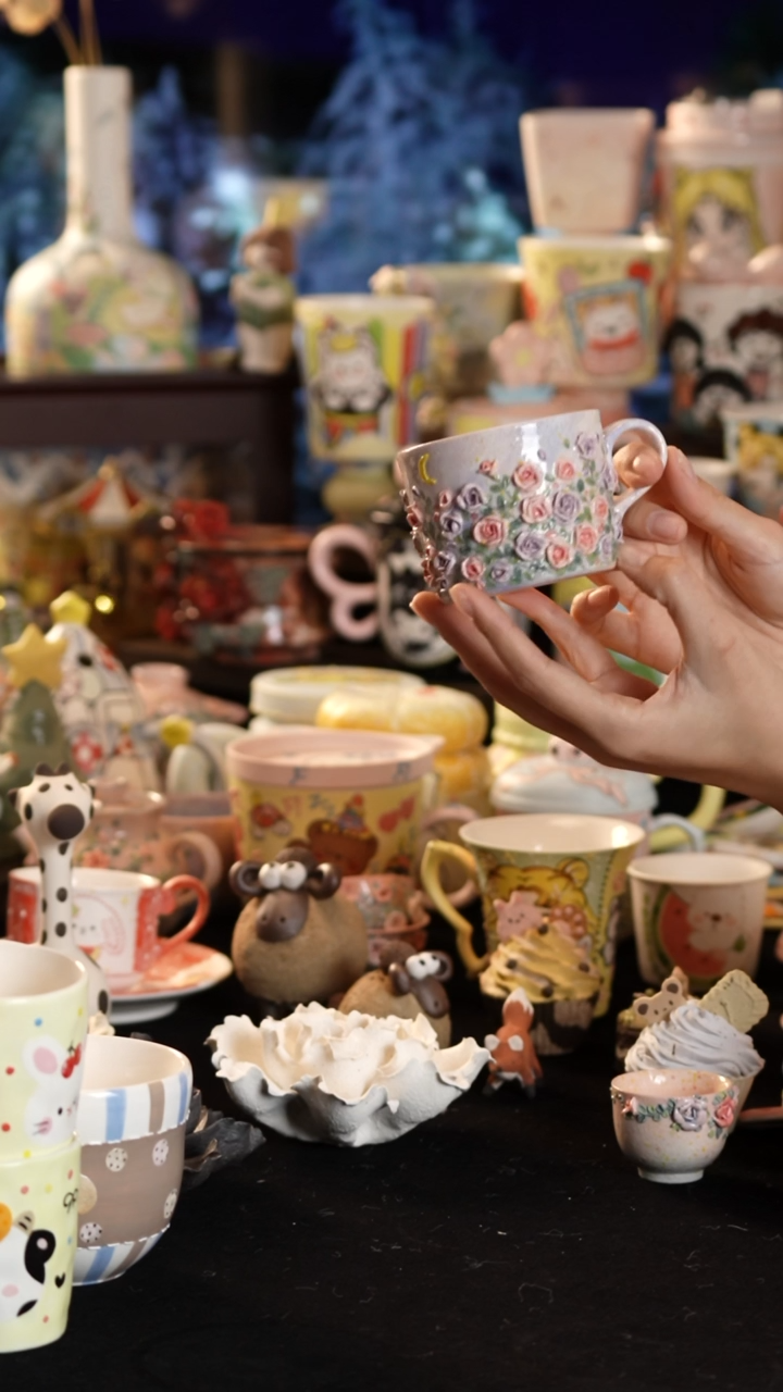 摆件陶景德镇釉下彩手绘设计师款陶瓷