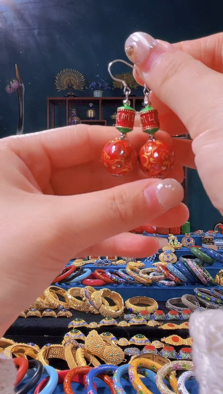 【闪购商品】犀皮漆耳环大红色