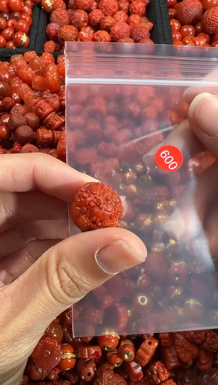 南红玛瑙未镶嵌颈饰1