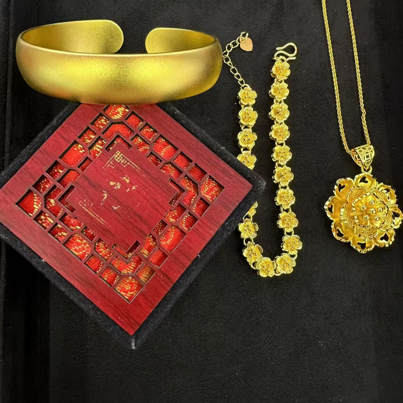 【董老板】古法传承开口手镯+梅花手链+超大花爱心吊坠