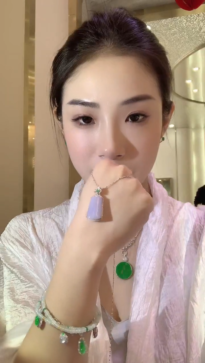 【闪购商品】翡翠吊坠(不含链)18K金镶嵌A26