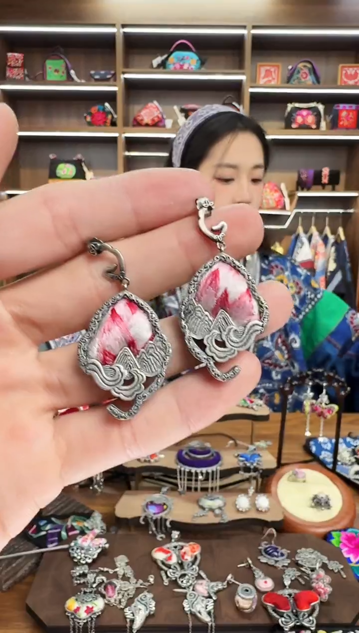 【闪购商品】织绣219蒙阿苏苗绣传承