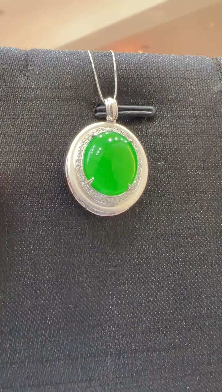 【闪购商品】翡翠吊坠(不含链)18K金镶嵌                