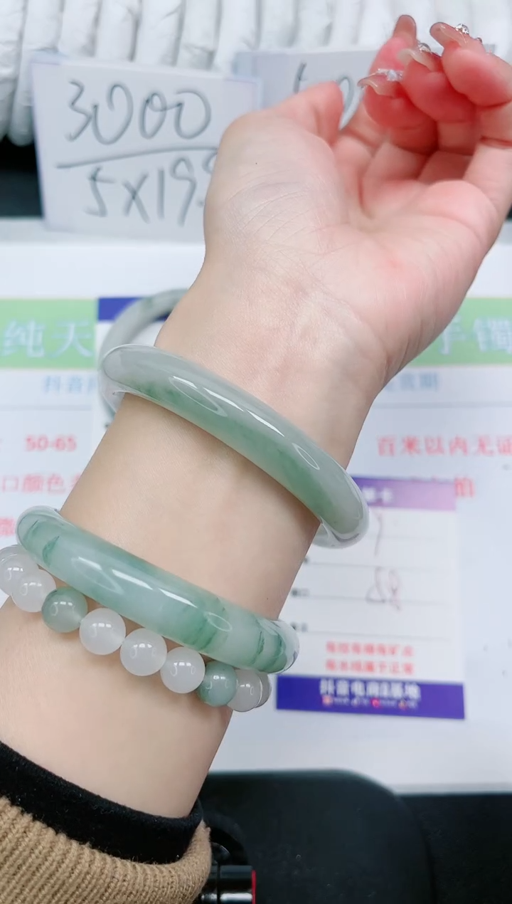 【闪购商品】石英质玉手镯未镶嵌39