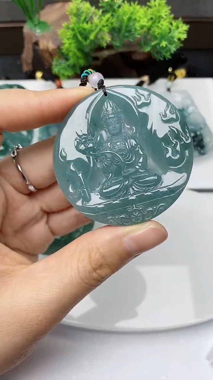 【闪购商品】翡翠颈饰未镶嵌         