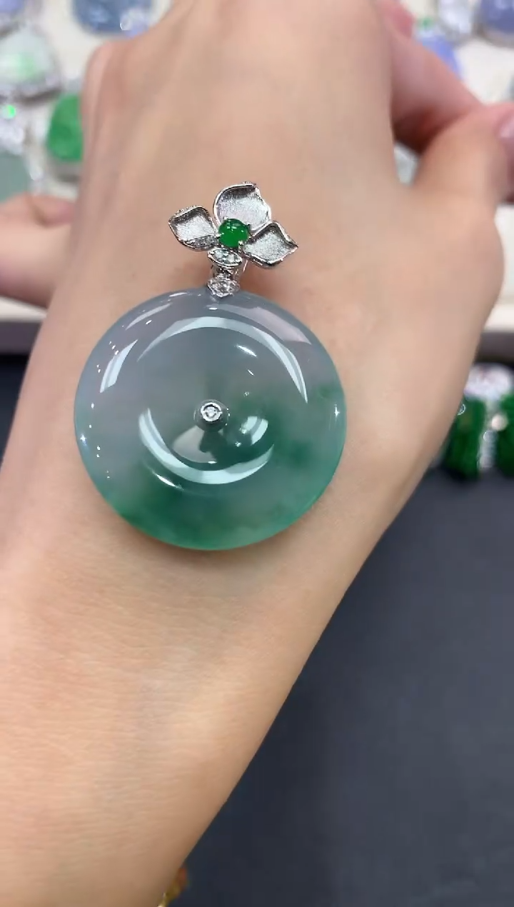 【闪购商品】翡翠吊坠(不含链)18K金镶嵌q169