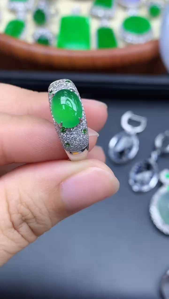 18K金镶嵌戒指翡翠526-中国好珍宝