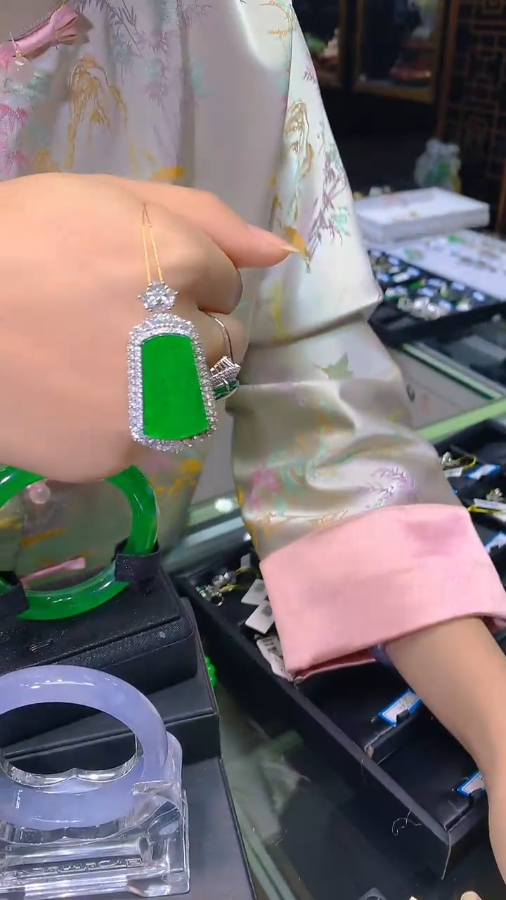 吊坠(赠链)银S925镶嵌翡翠001（多样性发其一）