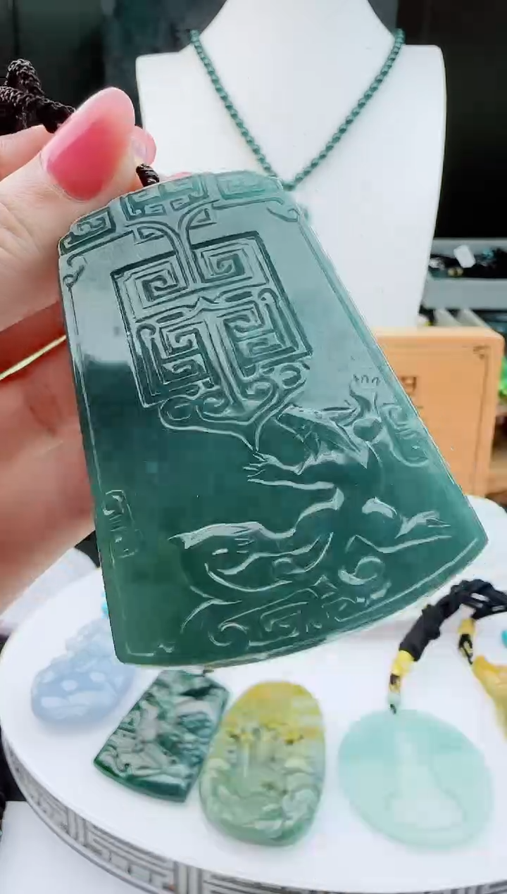 【闪购商品】翡翠颈饰未镶嵌多样性随机一件发货