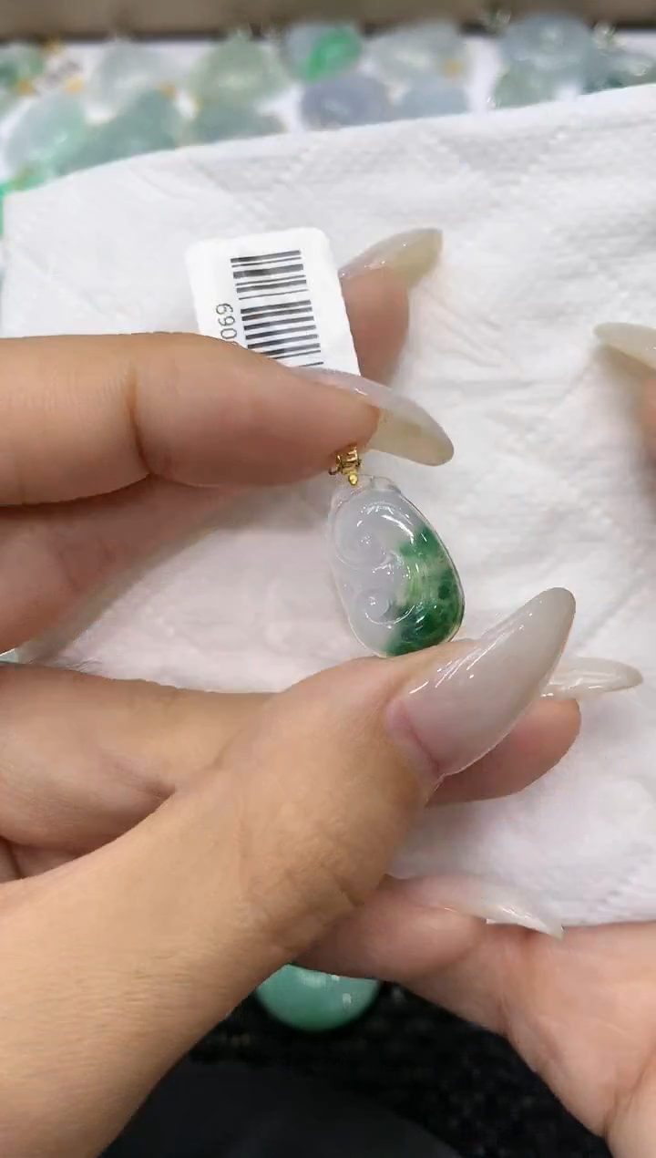 颈饰18K金镶嵌翡翠111111111111