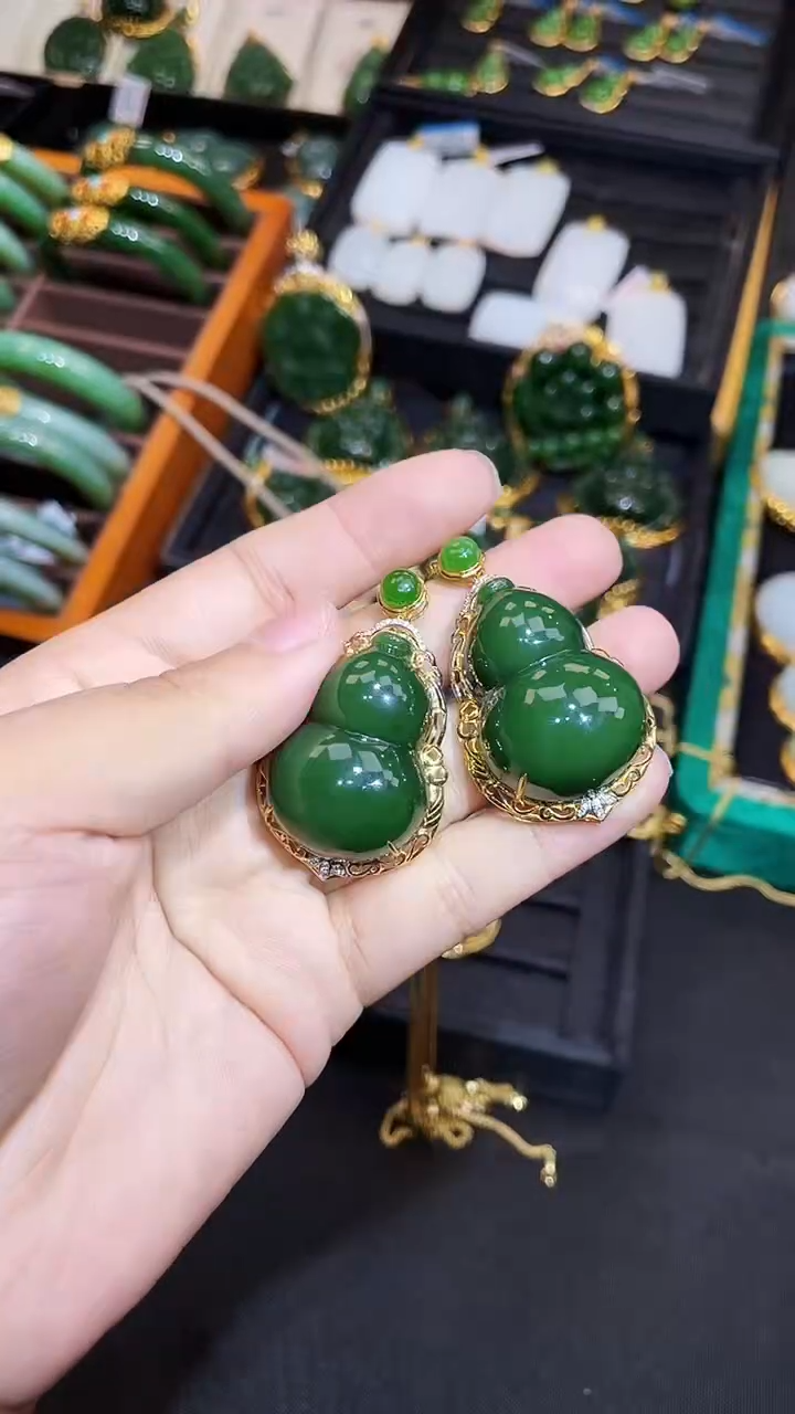 和田玉18K金镶嵌吊坠(赠链)36MM多样性发一