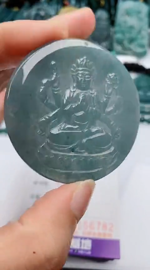 翡翠未镶嵌颈饰             