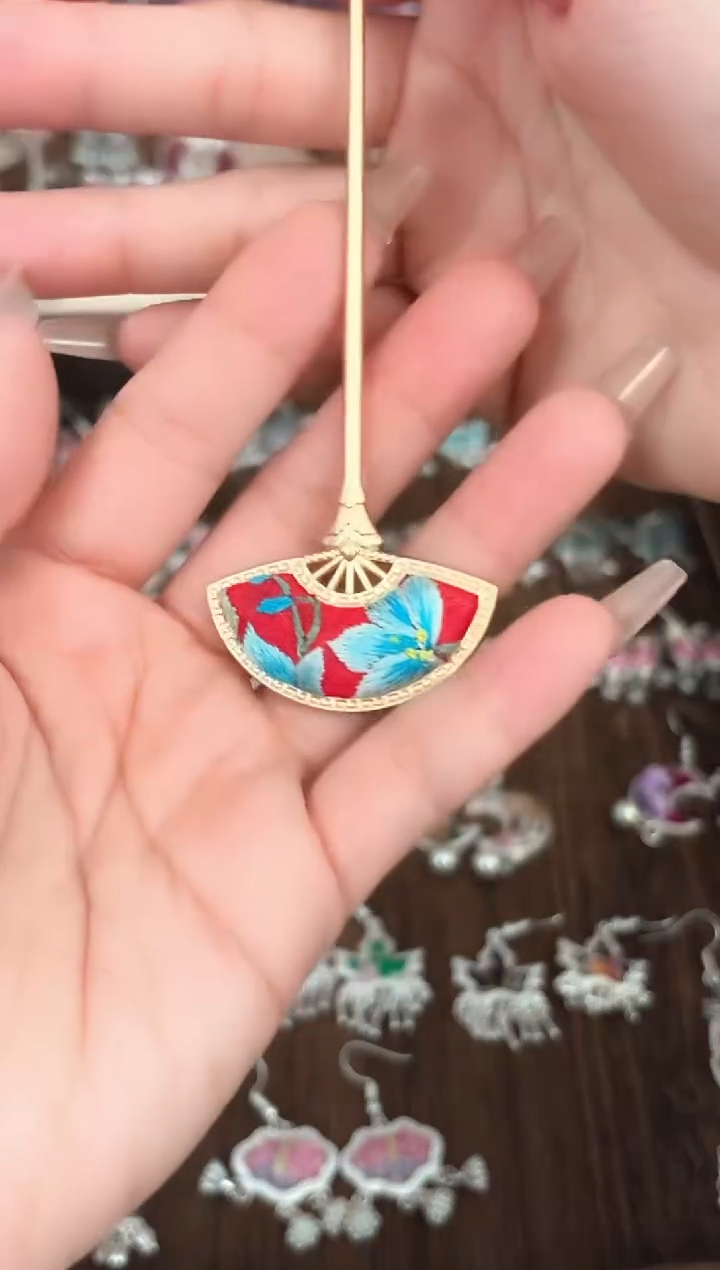 织绣非遗艺枝独秀老绣饰品359