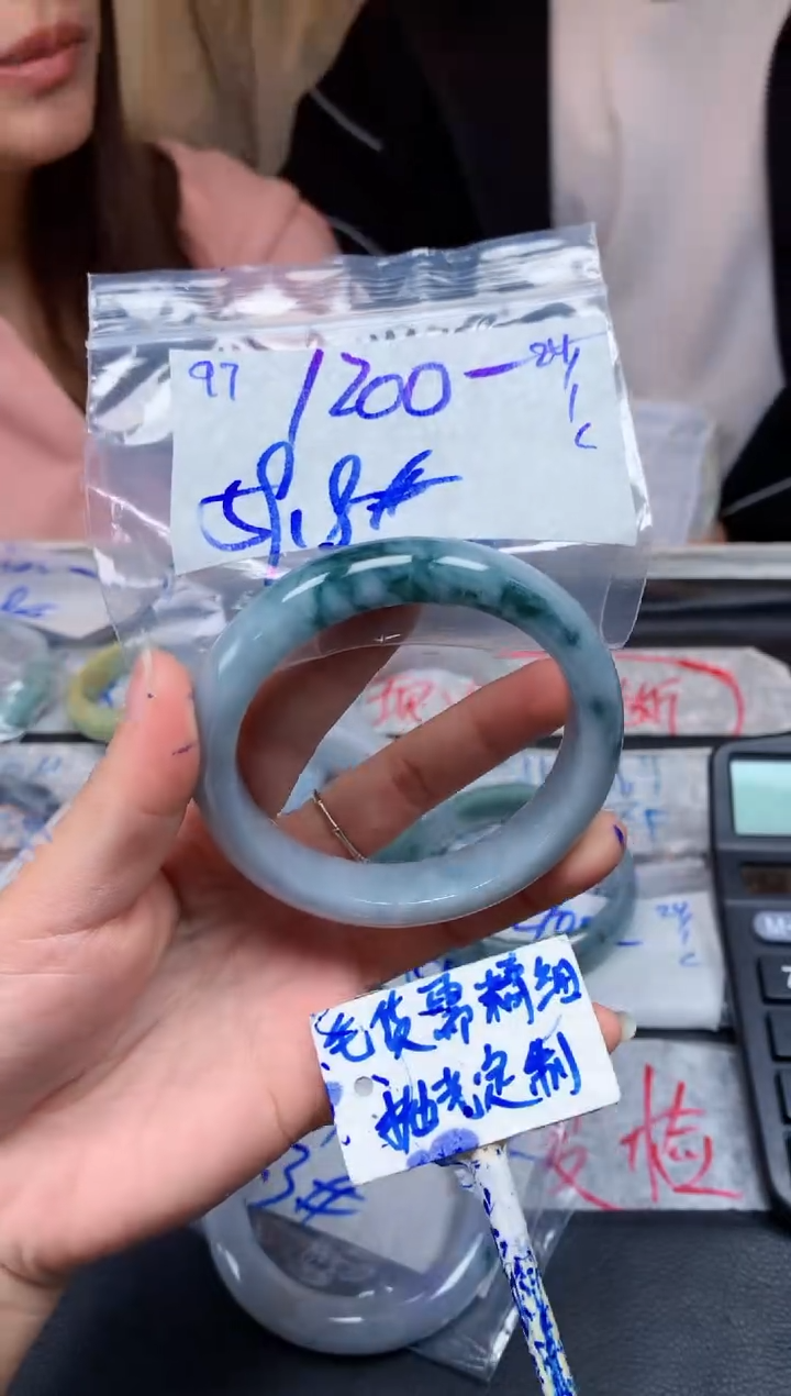 【闪购商品】定制翡翠未镶嵌97毛货需精细抛光手镯多样性拍一发一