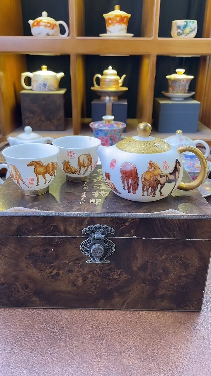 八骏图一壶（西施壶）二杯