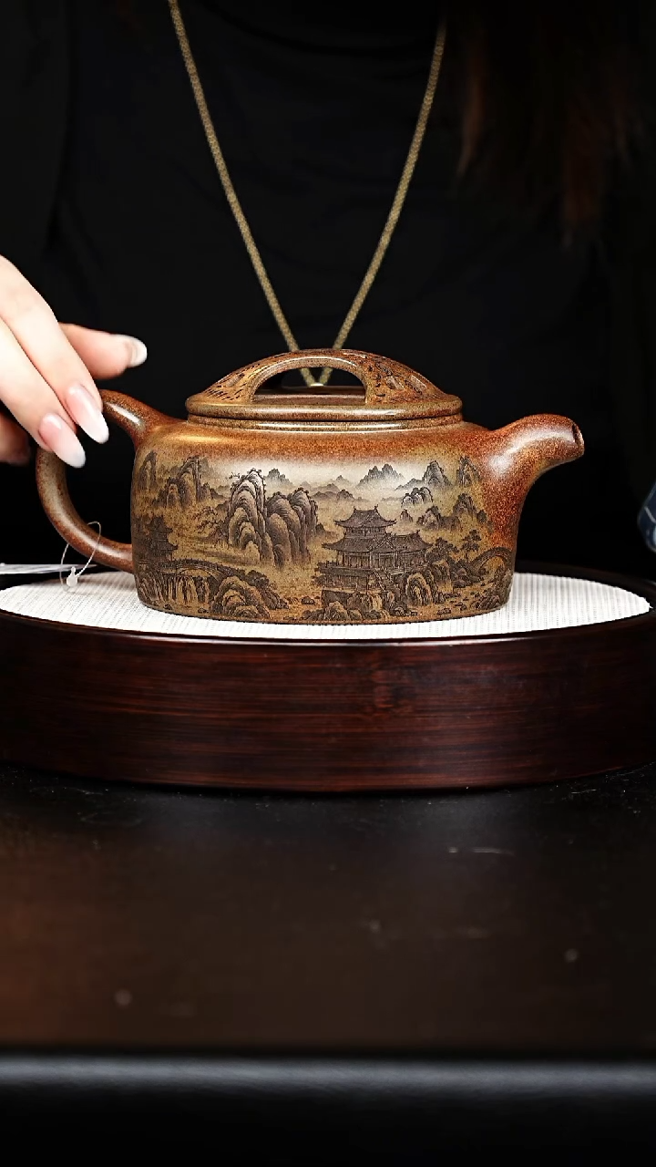 茶壶紫砂牛盖莲子 虎皮金砂