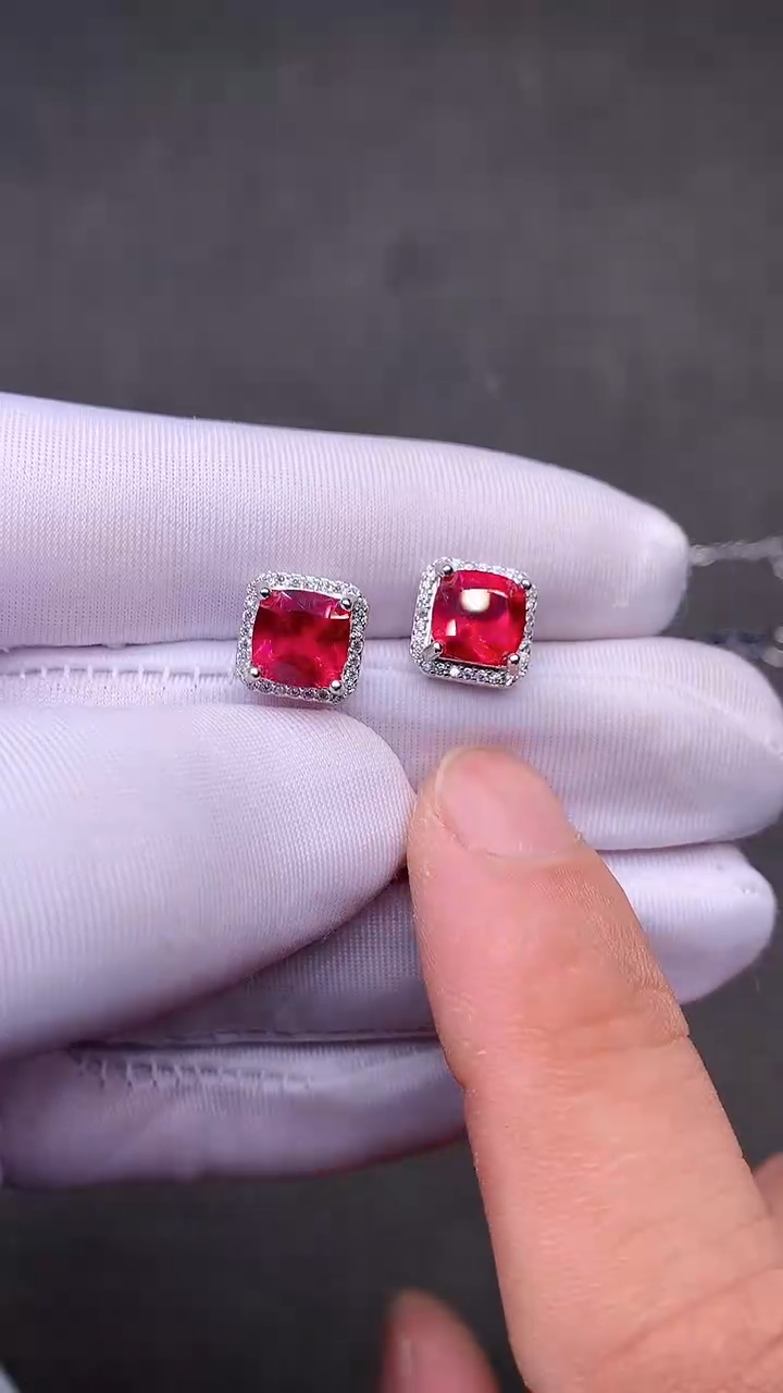 【闪购商品】红宝石耳饰银S925镶嵌......