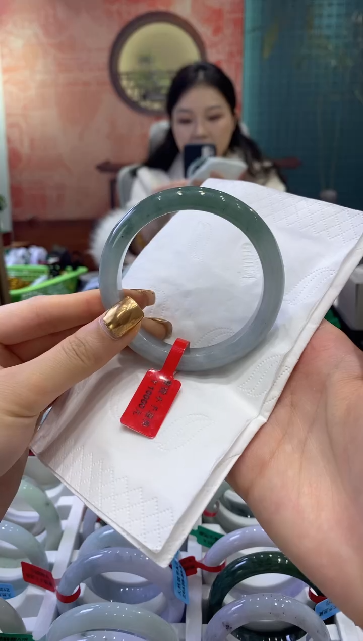 【闪购商品】翡翠手镯未镶嵌多人17399