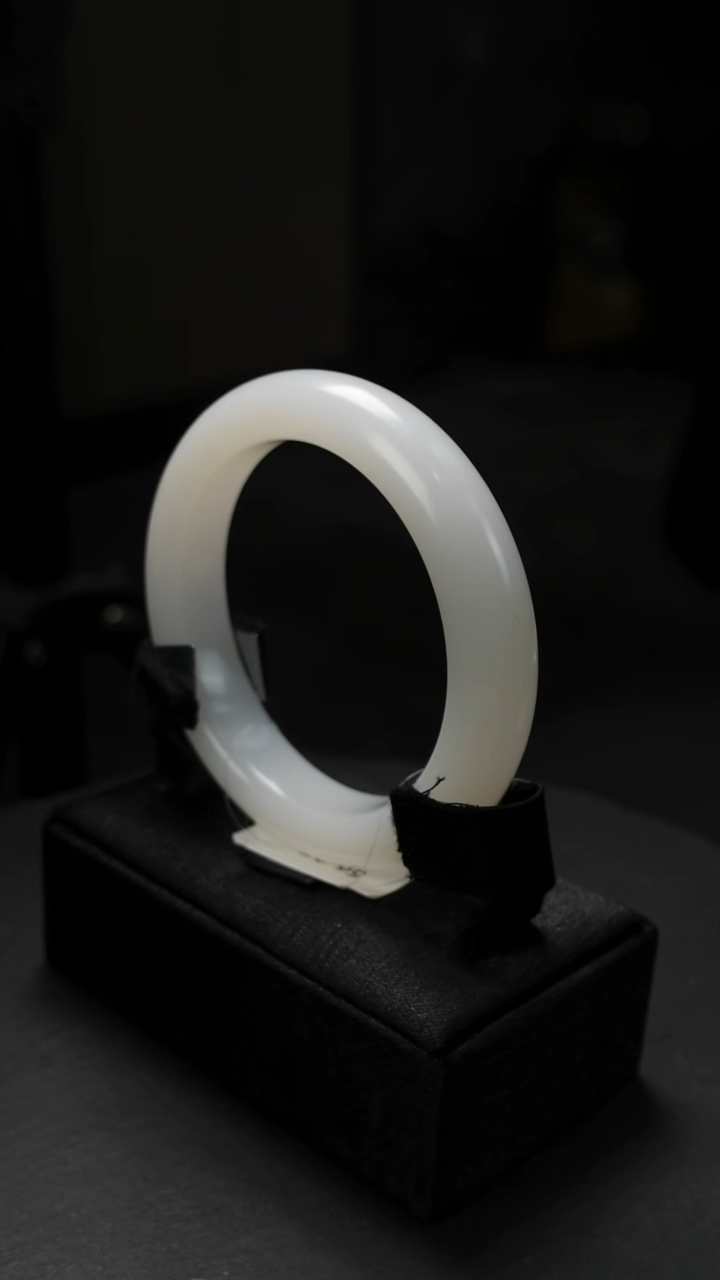 未镶嵌手镯和田玉且末老料手镯56圈